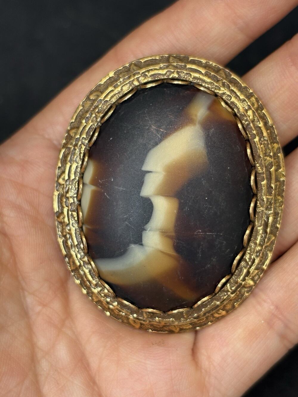 Original By Robert Tortoise Shell Oval Cabochon Gold Tone Pendant Brooch Pin